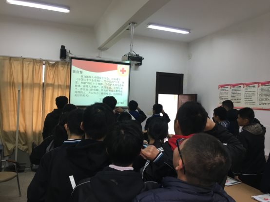 南京市上元中学红十字会开展红会新会员入会仪式活动2.JPG