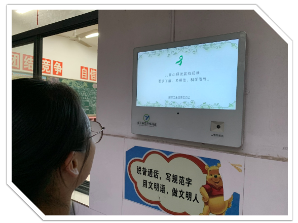 南京市上元中学开展世界精神卫生日宣传活动.JPG