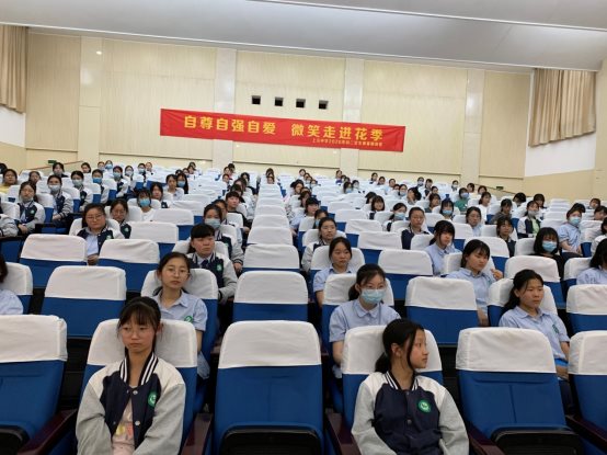 南京市上元中学红十字会开展初二女生青春期讲座3.JPG