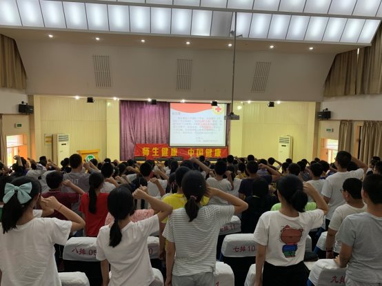 南京市上元中学红十字会举办新会员入会仪式2.JPG