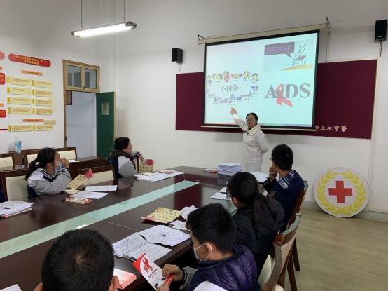 南京市上元中学开展世界艾滋病日宣传教育活动2.JPG