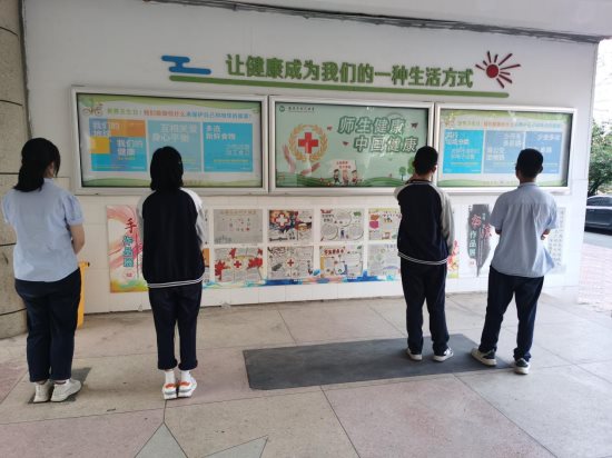 南京市上元中学红十字会开展世界卫生日宣传教育活动2