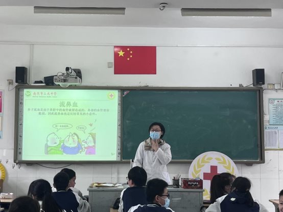 南京市上元中学红十字会开展世界红十字日宣传教育活动5
