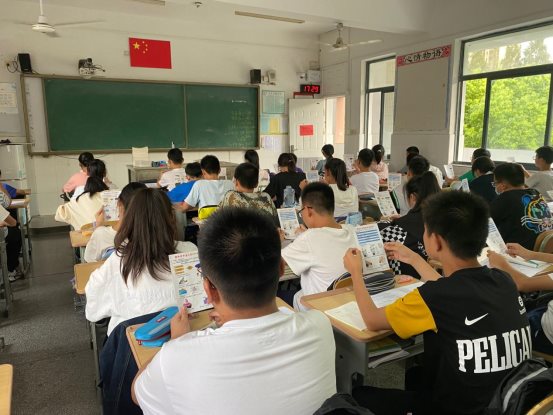 南京市上元中学红十字会开展世界急救日宣传教育活动2