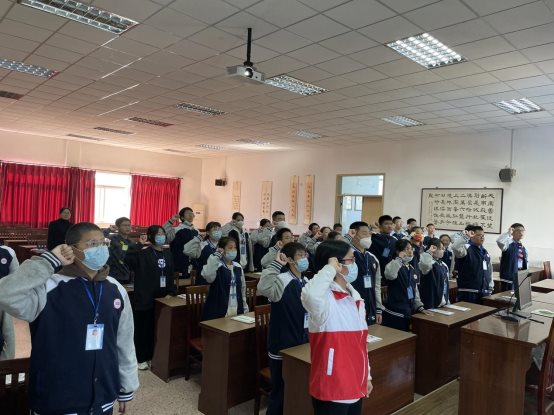 南京市上元中学红十字会开展新会员入会仪式3