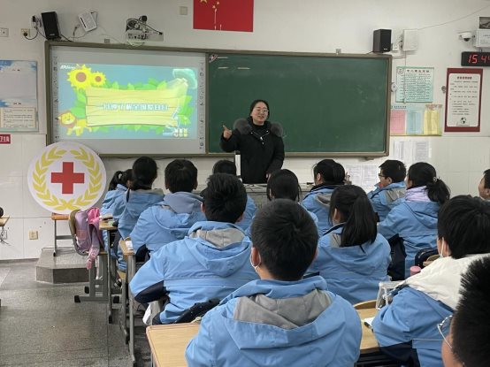 南京市上元中学红十字会开展爱耳日宣传教育活动