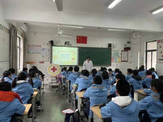 南京市上元中学红十字会开展近视防控宣传教育月活动3