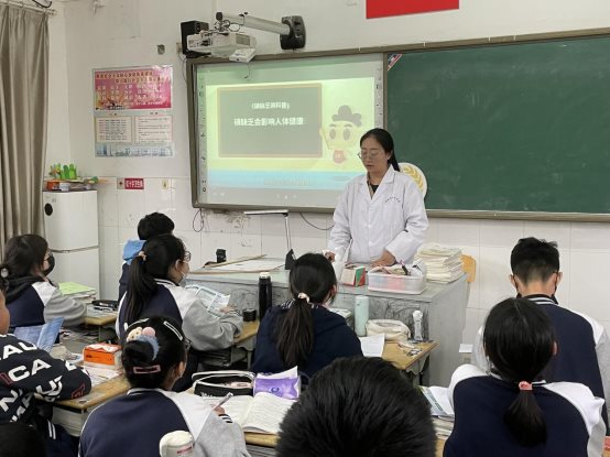 南京市上元中学红十字会开展防治碘缺乏病日宣传教育活动2