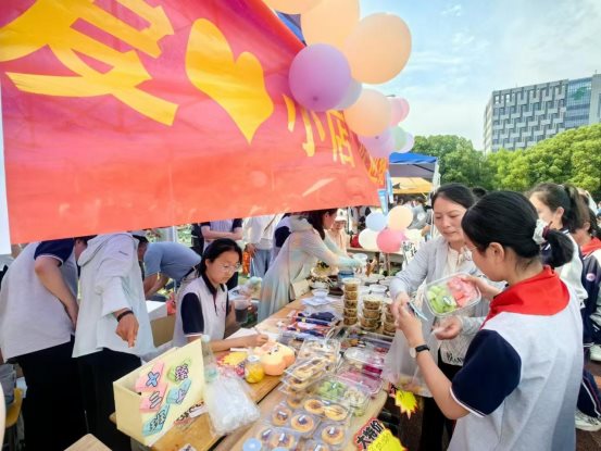 南京市上元中学天印大道校区红十字会开展博爱校园行活动2