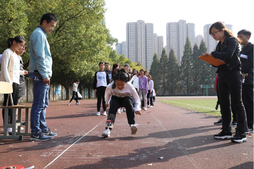 女子跳远1.jpg