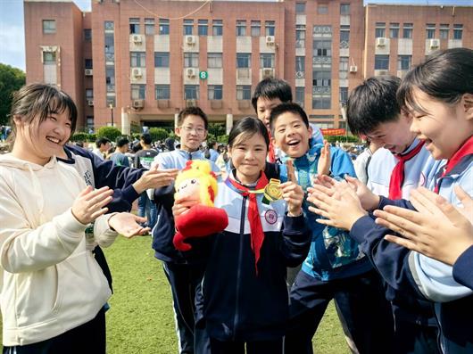 简讯：南京市上元中学第三十七届体育艺术节暨运动会圆满举行——双校区激情飞扬，体育艺术展风采